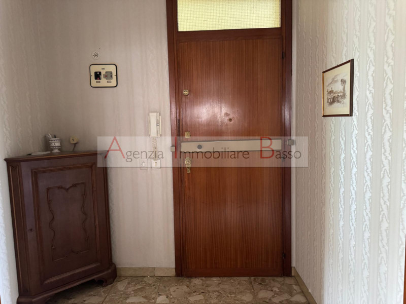 ZONA GUIZZA – Ultimo piano con vista aperta sul verde 
In una piccola palazzina e in zona tranqui...