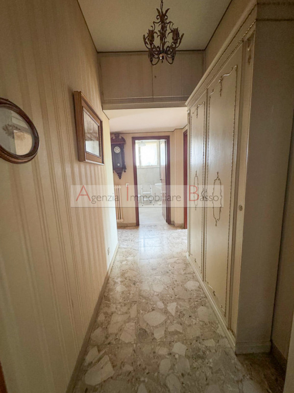 ZONA GUIZZA – Ultimo piano con vista aperta sul verde 
In una piccola palazzina e in zona tranqui...