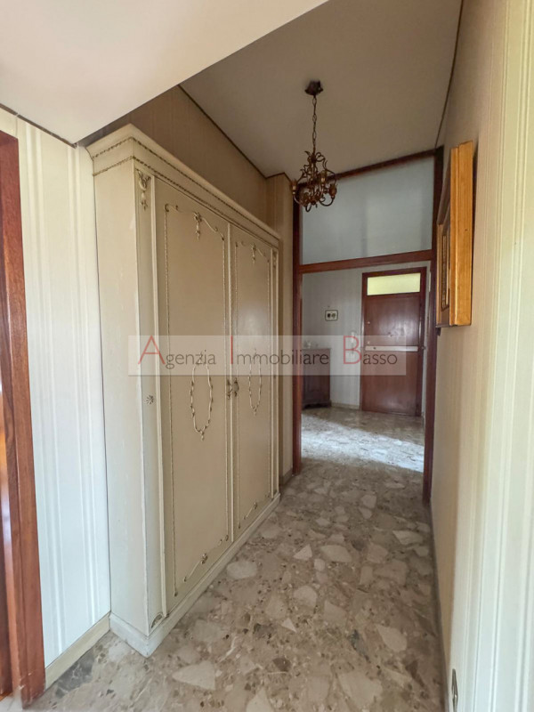 ZONA GUIZZA – Ultimo piano con vista aperta sul verde 
In una piccola palazzina e in zona tranqui...