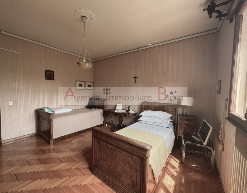 ZONA GUIZZA – Ultimo piano con vista aperta sul verde 
In una piccola palazzina e in zona tranqui...