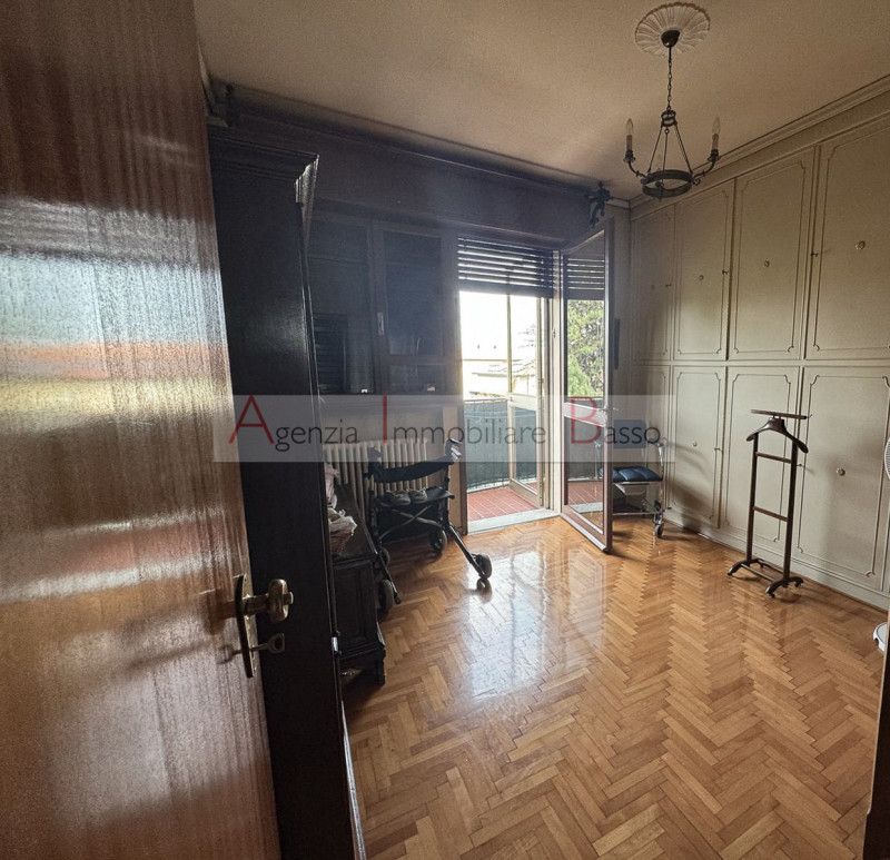 ZONA GUIZZA – Ultimo piano con vista aperta sul verde 
In una piccola palazzina e in zona tranqui...