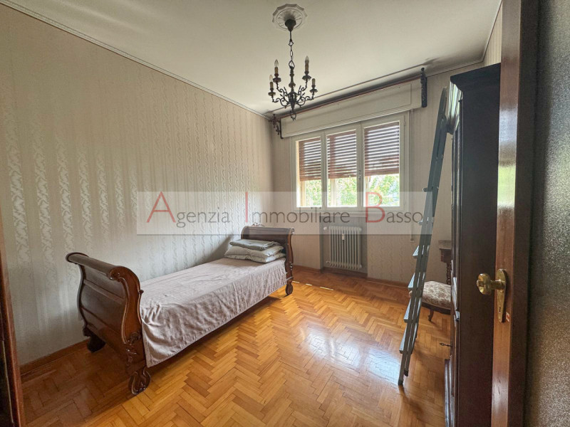 ZONA GUIZZA – Ultimo piano con vista aperta sul verde 
In una piccola palazzina e in zona tranqui...