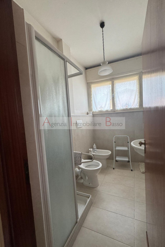 ZONA GUIZZA – Ultimo piano con vista aperta sul verde 
In una piccola palazzina e in zona tranqui...