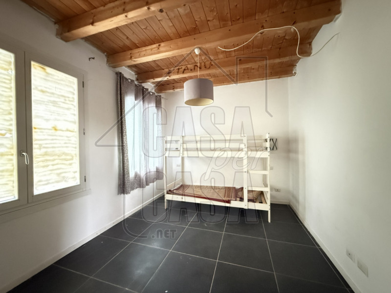 Scopri questo splendido attico trilocale situato nel cuore della vivace zona di Stanga a Padova. ...