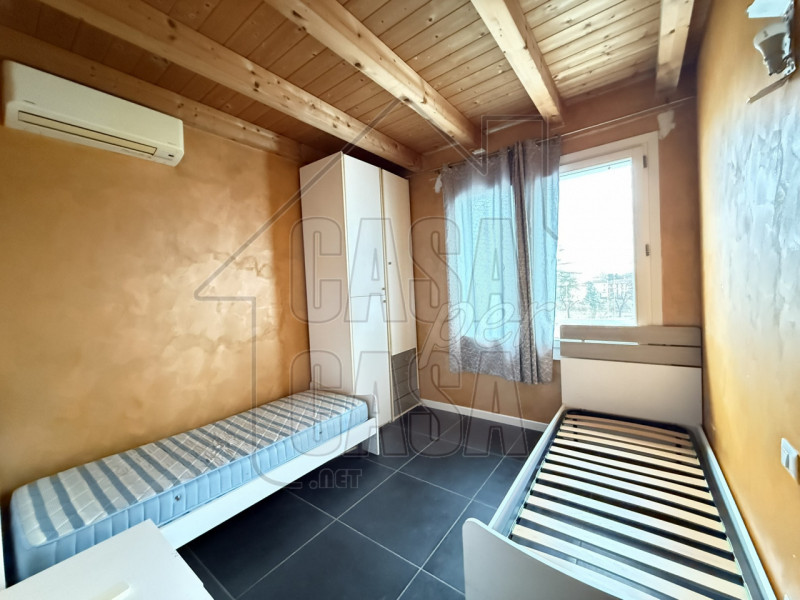 Scopri questo splendido attico trilocale situato nel cuore della vivace zona di Stanga a Padova. ...