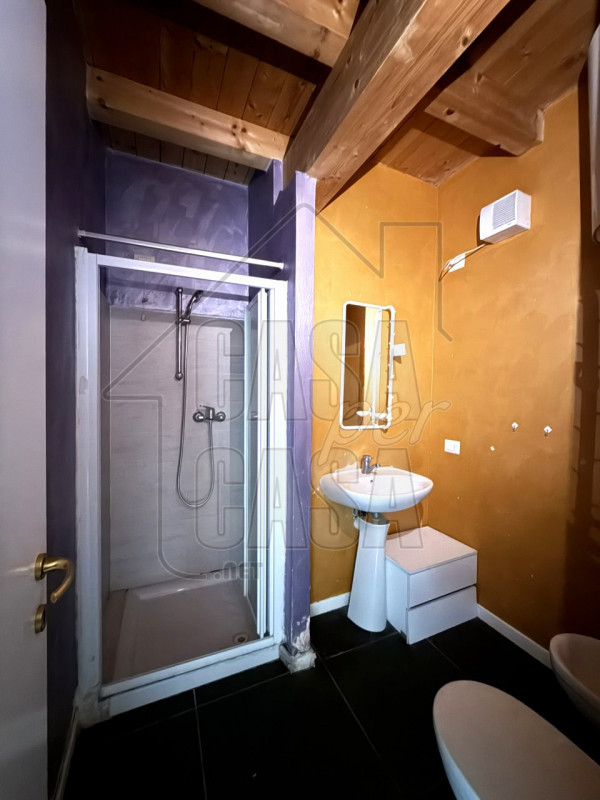 Scopri questo splendido attico trilocale situato nel cuore della vivace zona di Stanga a Padova. ...