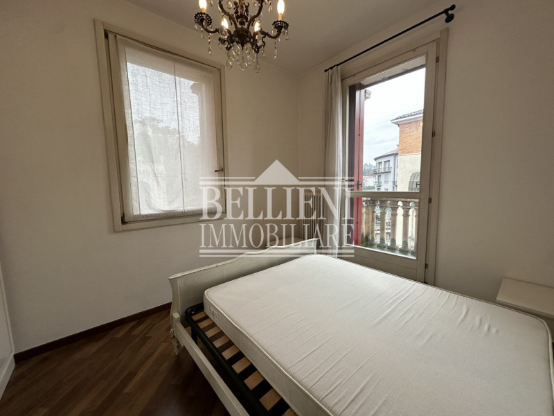 VIALE MARGHERITA: In zona ben servita e vicino al polo universitario proponiamo in affitto un min...