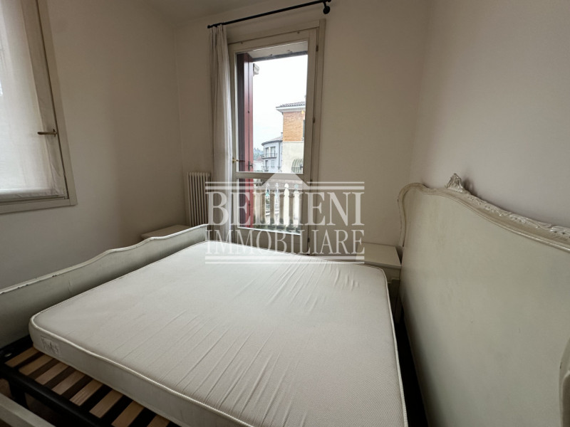 VIALE MARGHERITA: In zona ben servita e vicino al polo universitario proponiamo in affitto un min...