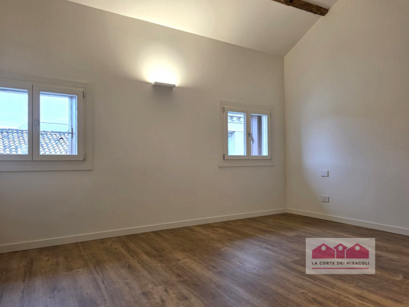 CONTRA' PORTI: BICAMERE IN CENTRO STORICO COMPLETAMENTE RINNOVATO AD ALTA EFFICIENZA ENERGETICA C...