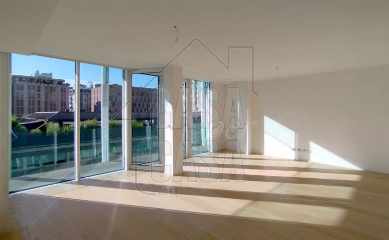 Scopri questo splendido appartamento quadrilocale in vendita situato nel cuore del Centro Storico...