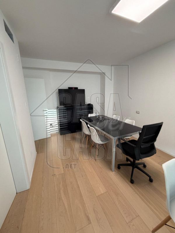 Scopri questo splendido appartamento quadrilocale in vendita situato nel cuore del Centro Storico...