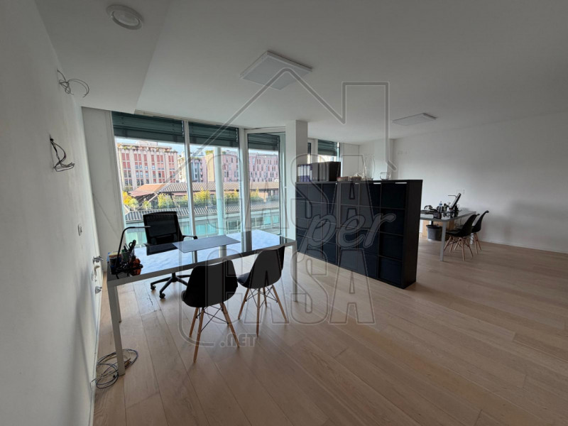 Scopri questo splendido appartamento quadrilocale in vendita situato nel cuore del Centro Storico...