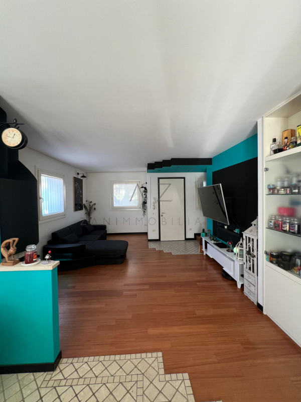 Proponiamo in vendita una splendida porzione bifamiliare situata nel cuore di Castelfranco Veneto...