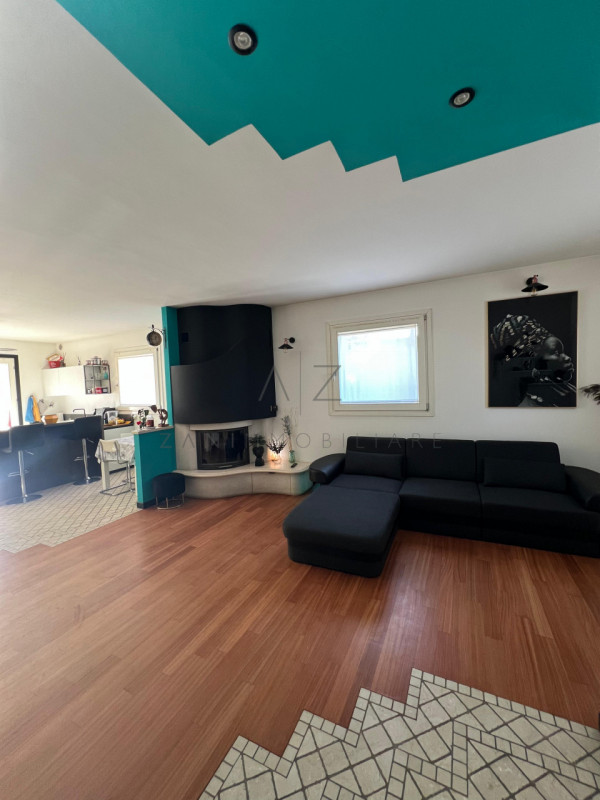 Proponiamo in vendita una splendida porzione bifamiliare situata nel cuore di Castelfranco Veneto...