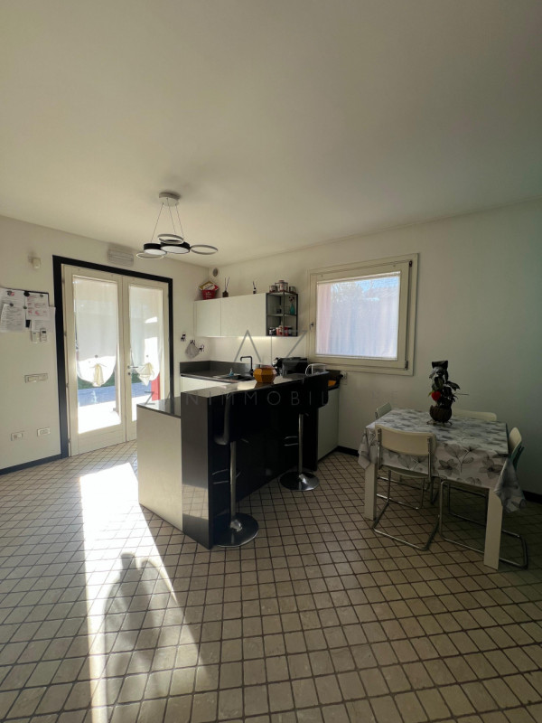 Proponiamo in vendita una splendida porzione bifamiliare situata nel cuore di Castelfranco Veneto...