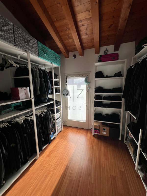 Proponiamo in vendita una splendida porzione bifamiliare situata nel cuore di Castelfranco Veneto...