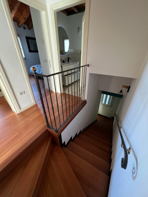 Proponiamo in vendita una splendida porzione bifamiliare situata nel cuore di Castelfranco Veneto...