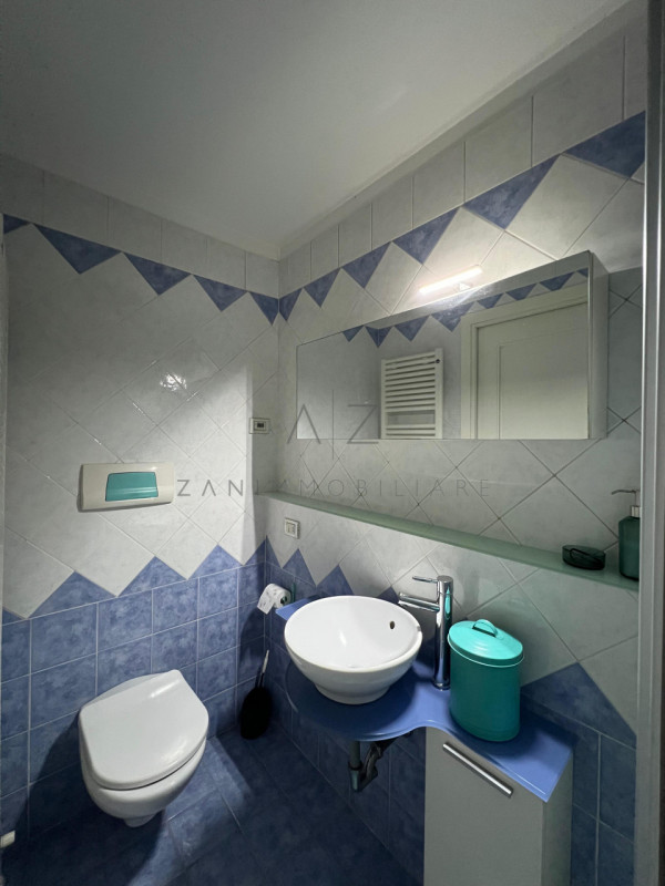 Proponiamo in vendita una splendida porzione bifamiliare situata nel cuore di Castelfranco Veneto...