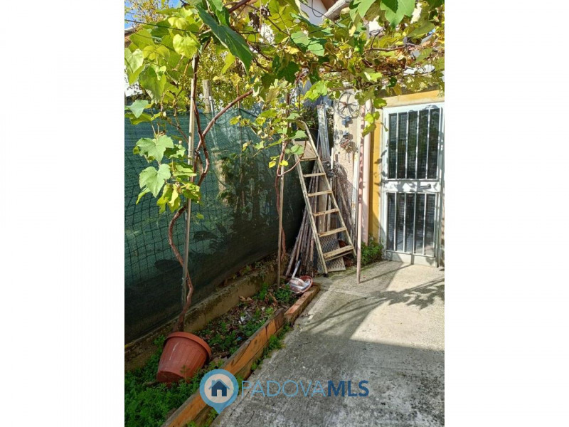 Immobile in esclusiva al Gruppo Padova MLS
Tencarola interessante appartamento in bifamilare, com...