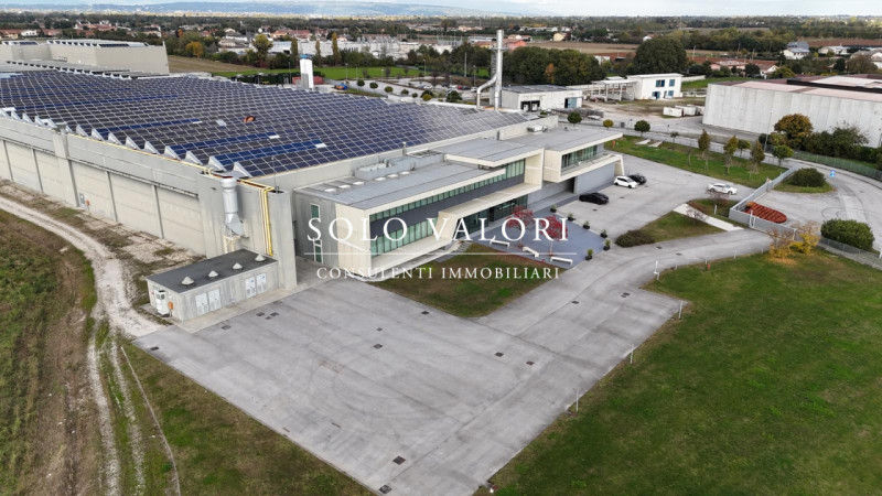 D223a - (Fabrizio - 393 1710719). Proponiamo a breve distanza da Cittadella, capannone di comples...