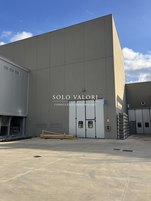 D223a - (Fabrizio - 393 1710719). Proponiamo a breve distanza da Cittadella, capannone di comples...