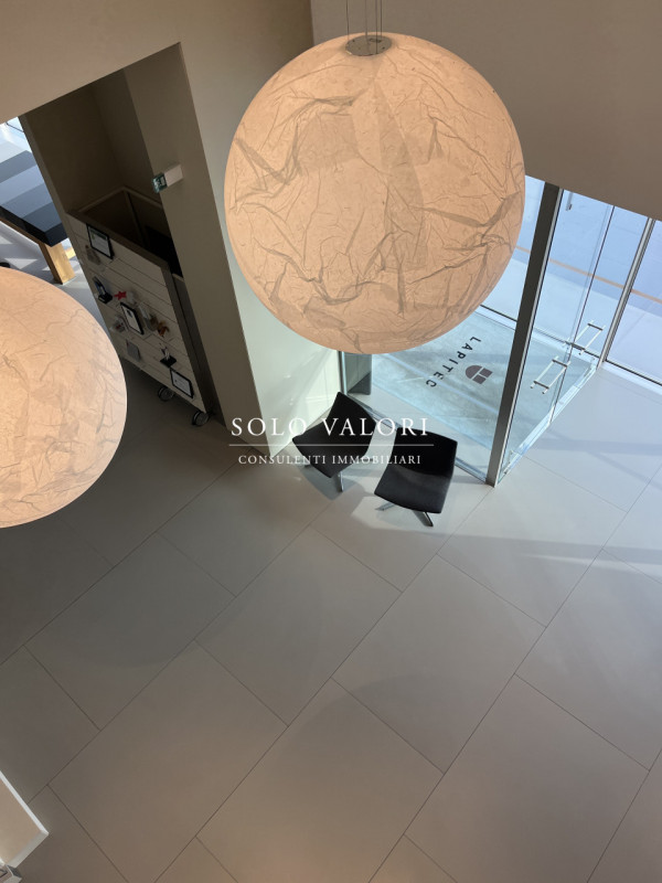 D223a - (Fabrizio - 393 1710719). Proponiamo a breve distanza da Cittadella, capannone di comples...