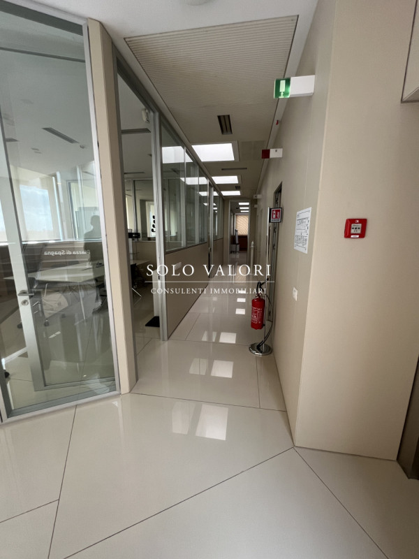 D223a - (Fabrizio - 393 1710719). Proponiamo a breve distanza da Cittadella, capannone di comples...