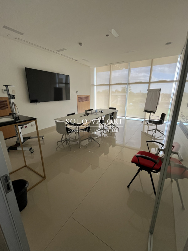 D223a - (Fabrizio - 393 1710719). Proponiamo a breve distanza da Cittadella, capannone di comples...