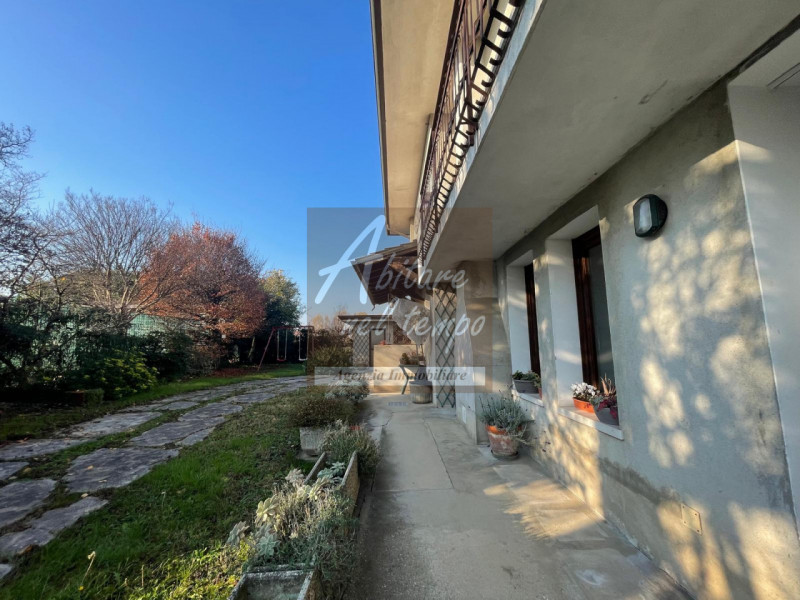 CITTADELLA (PD)

In esclusiva proponiamo in vendita una casa singola con giardino privato di 1.00...