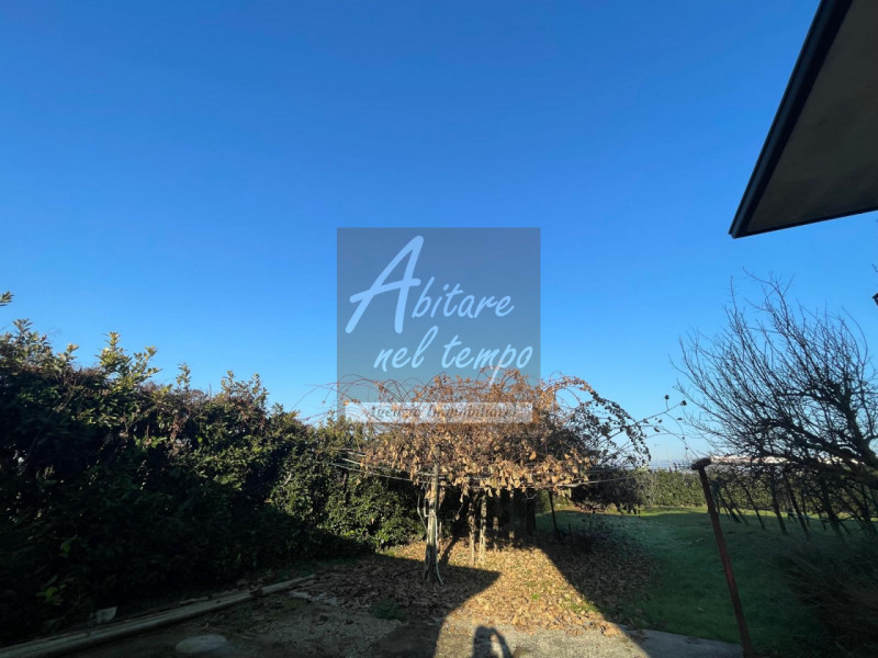 CITTADELLA (PD)

In esclusiva proponiamo in vendita una casa singola con giardino privato di 1.00...