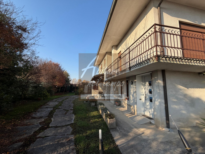 CITTADELLA (PD)

In esclusiva proponiamo in vendita una casa singola con giardino privato di 1.00...