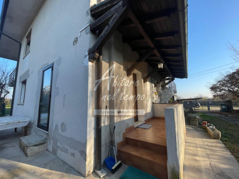 CITTADELLA (PD)

In esclusiva proponiamo in vendita una casa singola con giardino privato di 1.00...