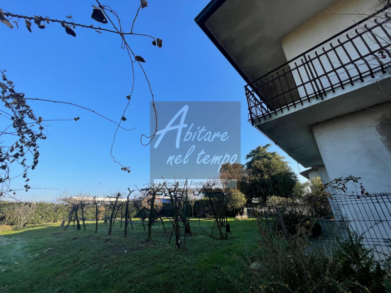 CITTADELLA (PD)

In esclusiva proponiamo in vendita una casa singola con giardino privato di 1.00...