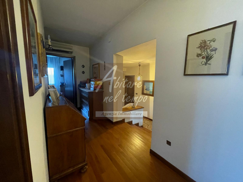 CITTADELLA (PD)

In esclusiva proponiamo in vendita una casa singola con giardino privato di 1.00...