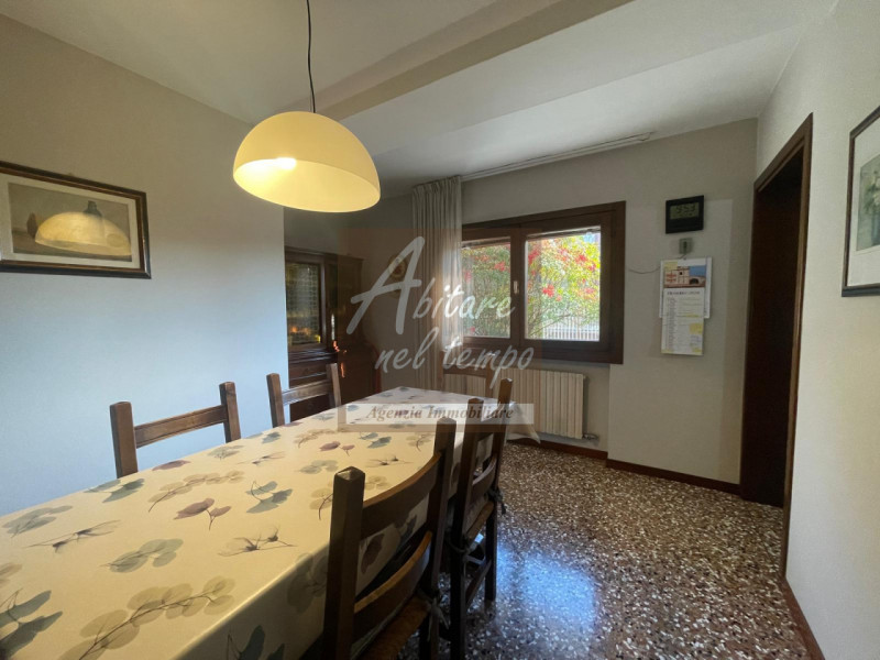 CITTADELLA (PD)

In esclusiva proponiamo in vendita una casa singola con giardino privato di 1.00...