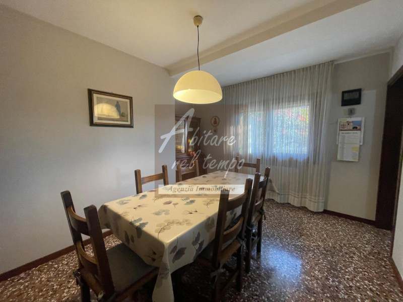 CITTADELLA (PD)

In esclusiva proponiamo in vendita una casa singola con giardino privato di 1.00...