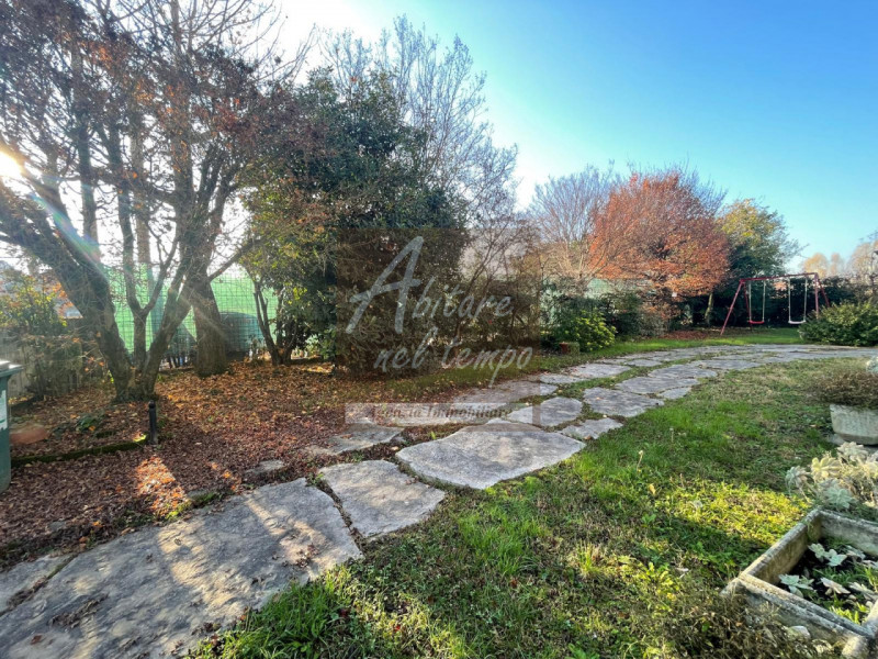 CITTADELLA (PD)

In esclusiva proponiamo in vendita una casa singola con giardino privato di 1.00...