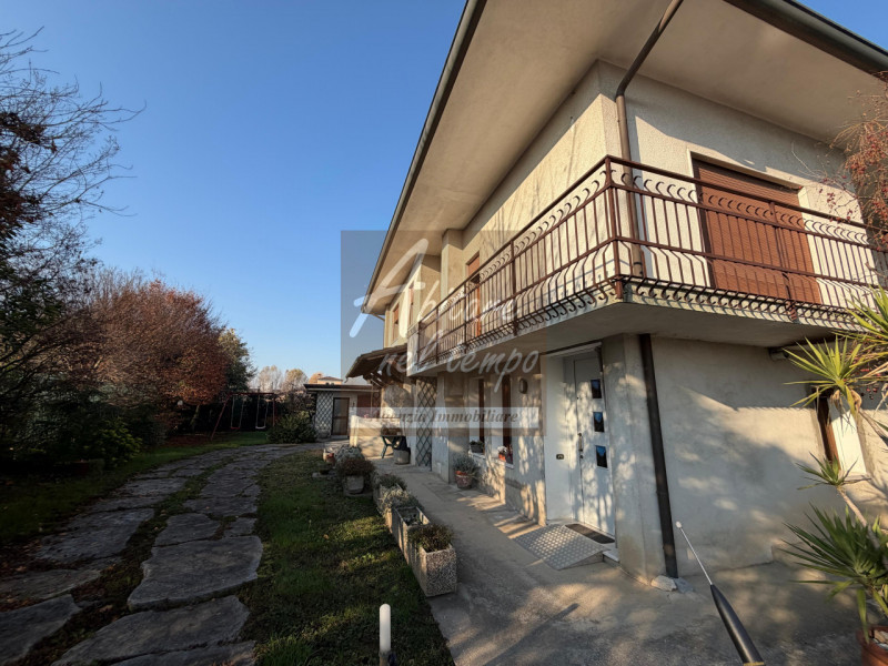 CITTADELLA (PD)

In esclusiva proponiamo in vendita una casa singola con giardino privato di 1.00...