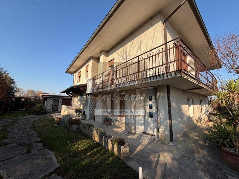 CITTADELLA (PD)

In esclusiva proponiamo in vendita una casa singola con giardino privato di 1.00...