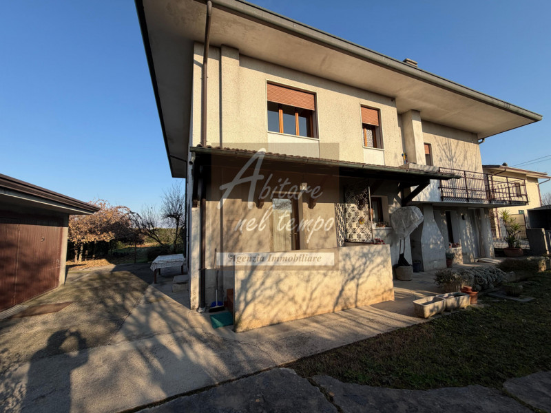 CITTADELLA (PD)

In esclusiva proponiamo in vendita una casa singola con giardino privato di 1.00...