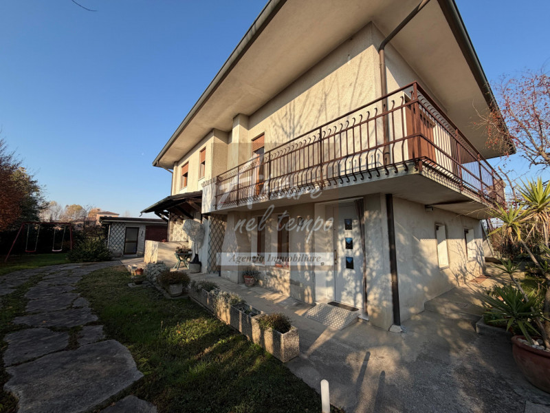 CITTADELLA (PD)

In esclusiva proponiamo in vendita una casa singola con giardino privato di 1.00...