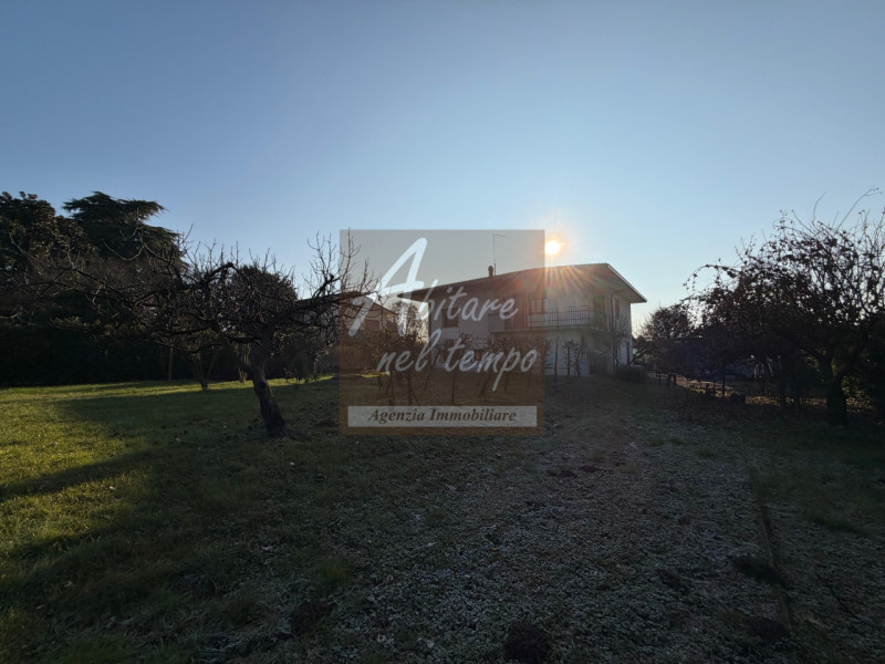 CITTADELLA (PD)

In esclusiva proponiamo in vendita una casa singola con giardino privato di 1.00...