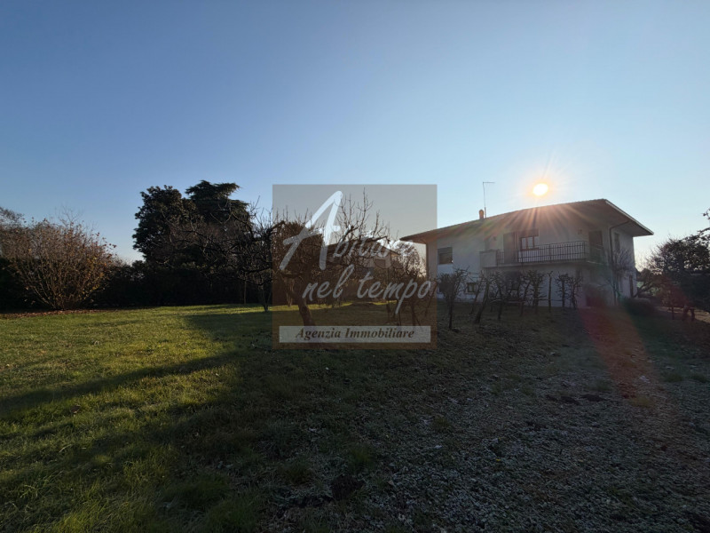 CITTADELLA (PD)

In esclusiva proponiamo in vendita una casa singola con giardino privato di 1.00...