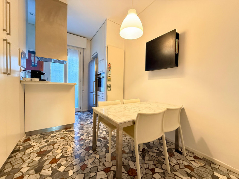 Padova (Città Giardino): in stabile signorile di sole sei unità, si affittano tre stanze in appar...