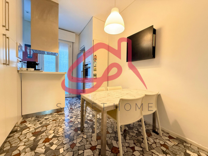 Padova (Città Giardino): in stabile signorile di sole sei unità, si affittano tre stanze in appar...