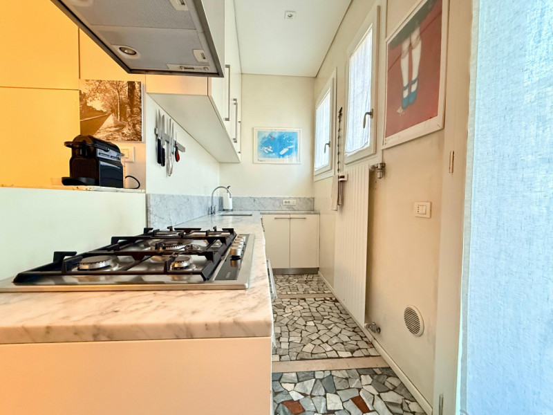 Padova (Città Giardino): in stabile signorile di sole sei unità, si affittano tre stanze in appar...