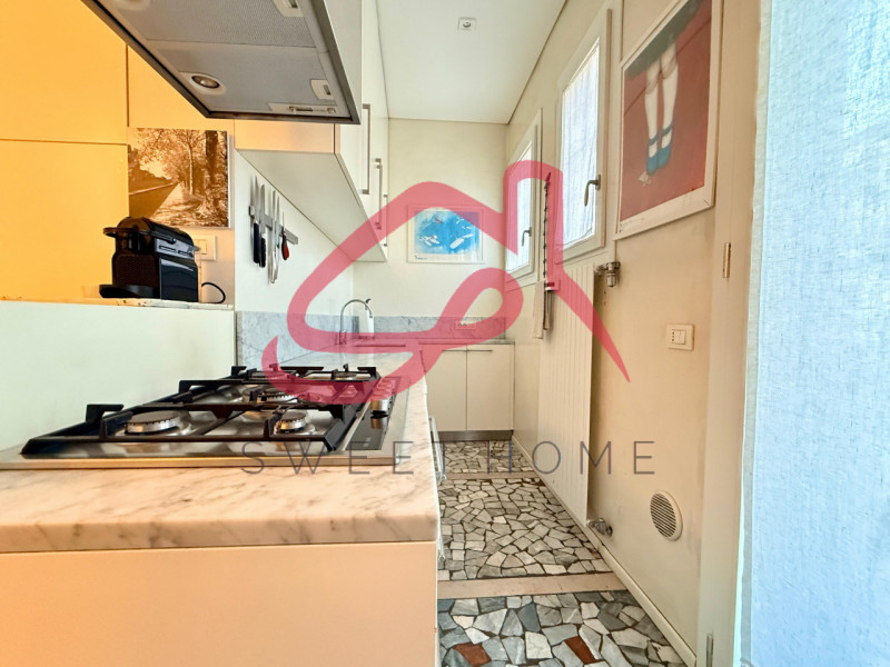 Padova (Città Giardino): in stabile signorile di sole sei unità, si affittano tre stanze in appar...