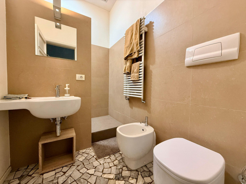 Padova (Città Giardino): in stabile signorile di sole sei unità, si affittano tre stanze in appar...