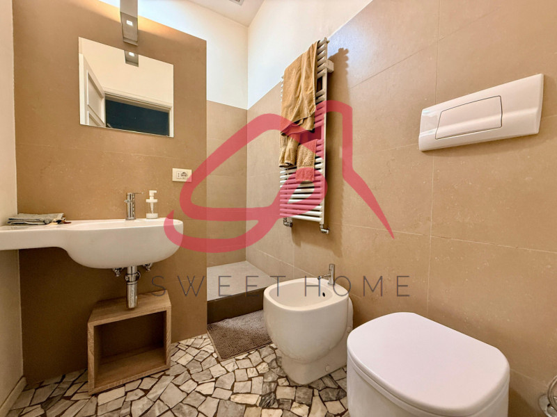 Padova (Città Giardino): in stabile signorile di sole sei unità, si affittano tre stanze in appar...