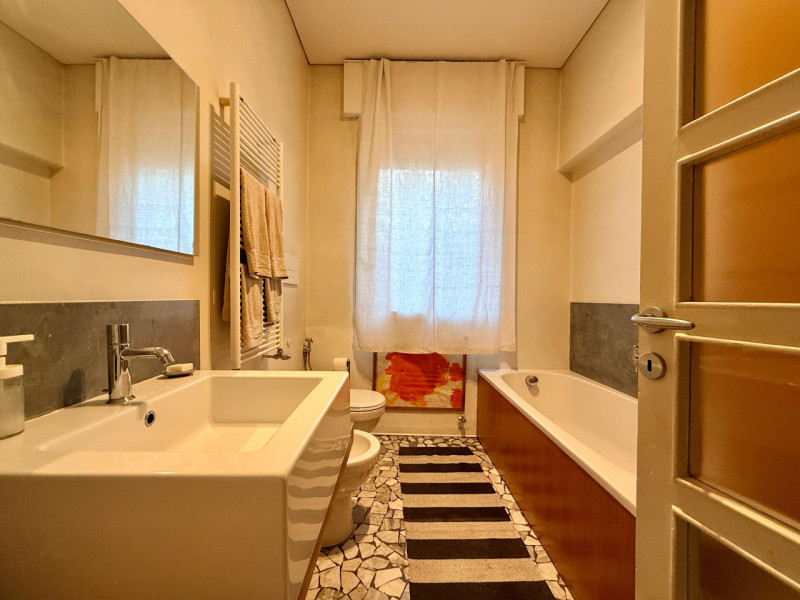 Padova (Città Giardino): in stabile signorile di sole sei unità, si affittano tre stanze in appar...